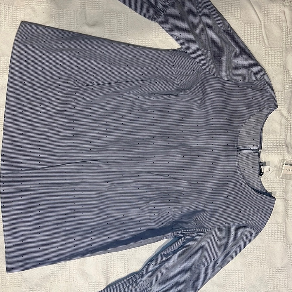 •Color: Navy •Size L